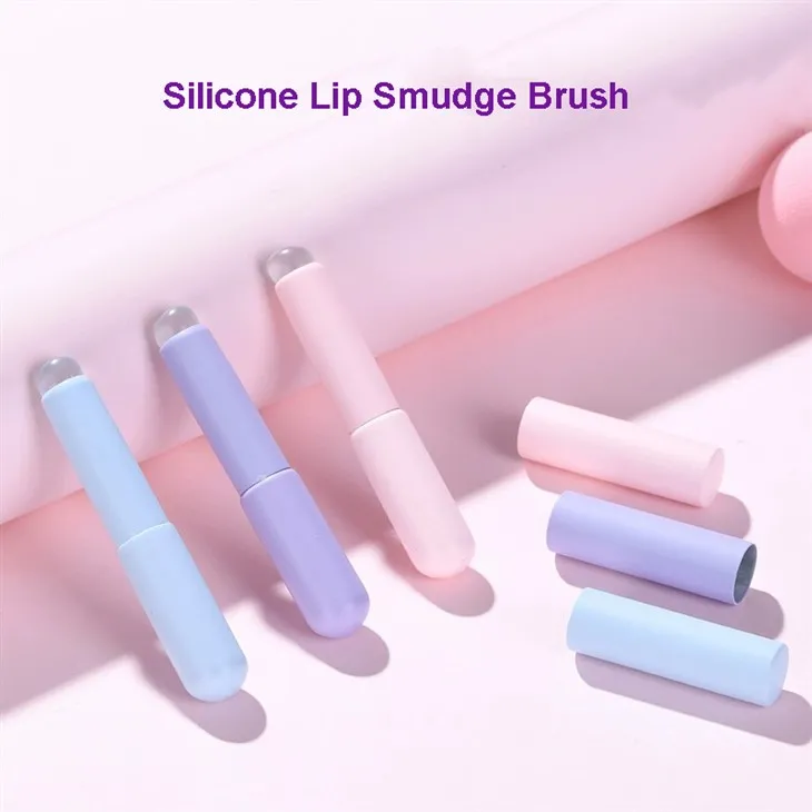 Uasghrádú a dhéanamh ar scuab liopa silicone